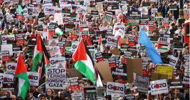 مئات الآلاف يشاركون باحتجاجات فى لندن رفضا للحرب بغزة واتساع الصراع لليمن