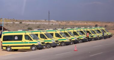 اصطفاف سيارات الإسعاف المصرية بمعبر رفح لاستقبال الأطفال الخدج الفلسطينيين