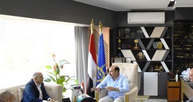 محافظ أسوان يستقبل رئيس اللجنة الفنية الدائمة للشبكة الوطنية للطوارئ