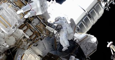 رواد ناسا يكملون مهمة السير فى الفضاء الرابعة للسيدات 