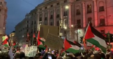 الآلاف يتظاهرون فى مدينة ميلانو الإيطالية تضامنا مع غزة.. فيديو 