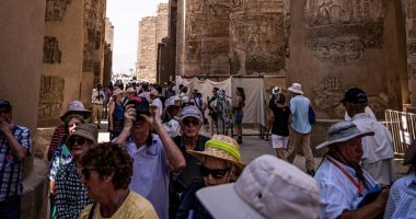 إقبال سياحى كبير على المعالم الأثرية فى العيد القومى لمحافظة الأقصر.. صور