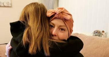 بريطانية ترفض علاج السرطان: سأعيش 6 أشهر فى سعادة مع ابنتى