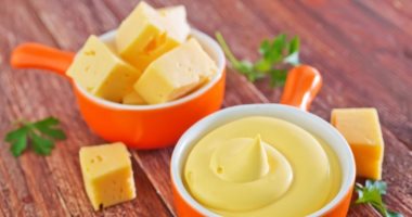 طريقة عمل صوص الجبنة الشيدر وصوص البلو تشيز بمكونات خفيفة