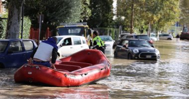 الفيضان والعاصفة كيران يدمران مدينة سياحية بإيطاليا