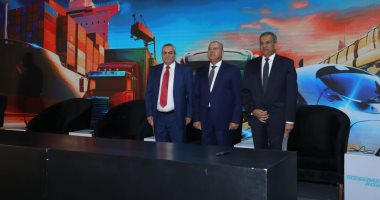 وزير النقل يشهد توقيع عقد وبروتوكول تعاون وإصدار ترخيص فى مجال النقل البرى