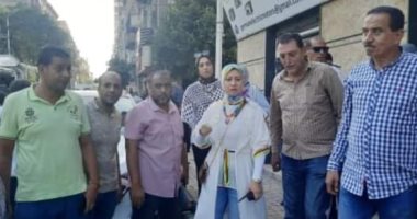 غلق 2 منشأة مخالفة وتحرير 19 محضرًا في حملة مكبرة بحي الجمرك في الإسكندرية