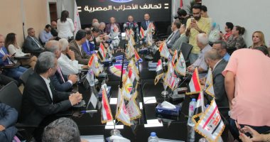 42 حزبا سياسيا يوجهون التحية للشعب المصرى: وجودكم أمام اللجان الانتخابية رسالة قوية للعالم