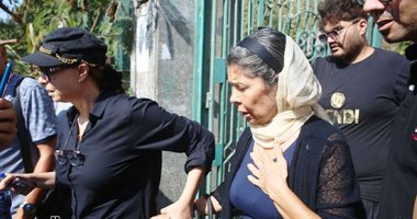 وصول جثمان والدة الفنانة سلوى محمد على لمسجد النور بالعباسية