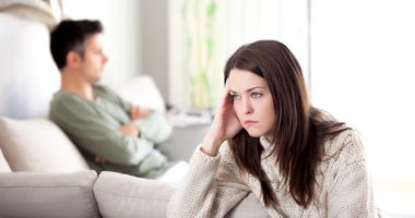 دراسة بريطانية: واحد من كل خمسة رجال يخفى مدخراته عن زوجته