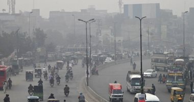إصابة الآلاف جراء انتشار ضباب دخانى كثيف وإغلاق المدارس 4 أيام فى باكستان