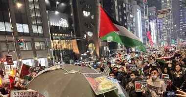 العالم هذا المساء.. آلاف اليابانيين يتظاهرون وسط العاصمة طوكيو دعما لفلسطين.. متظاهرون يحاولون اقتحام شركة تصنيع أسلحة فى بريطانيا تضامنا مع غزة.. وزيادة الهجمات الإلكترونية فى إيطاليا بنسبة 40% خلال 2023