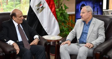 رئيس جامعة قناة السويس يستقبل مساعد وزير الخارجية المصرية الأسبق