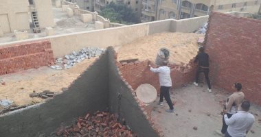الجيزة: إزالة مخالفات بناء فى حى الهرم استجابة لشكاوى المواطنين