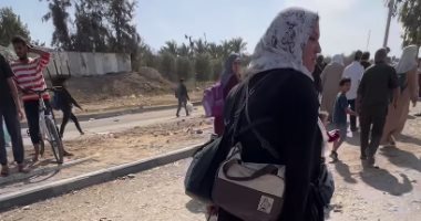 الأم الخارقة.. فلسطينية تجر طفليها لأكثر من 5 ساعات خلال نزوحها من غزة