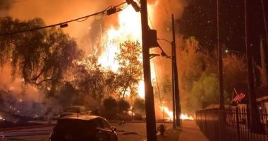 حريق هائل يلتهم مساحة "6 ملاعب" فى لوس أنجلوس.. فيديو
