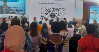 المشاركون فى مؤتمر الطاقة النووية بأسوان يقفون دقيقة صمتا للسلام فى العالم