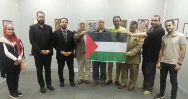 المستشار الثقافى الفلسطينى يزور معرض "غزة فى قلوبنا" بجاردن سيتى