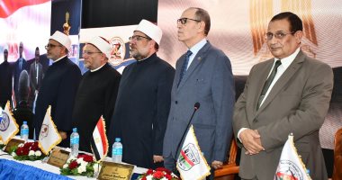 وزير الأوقاف ورئيس هيئة النيابة الإدارية يكرِّمان حفظة القرآن الكريم