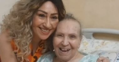 إيناس مكي تعلن وفاة خالتها بعد صراع مع المرض