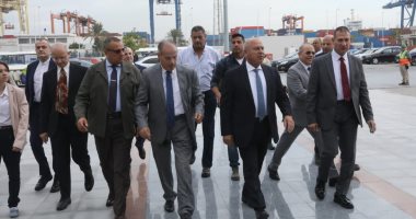 وزير النقل يتفقد محطة تحيا مصر بميناء الإسكندرية