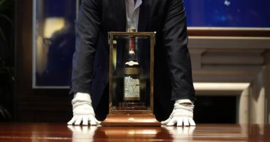 بيع زجاجة "ويسكى" عمرها 100 عام بمبلغ 2.7 مليون دولار ببريطانيا