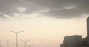أمطار غزيرة على مدينتى بورسعيد وبور فؤاد وسط سماء ملبدة بالغيوم.. صور