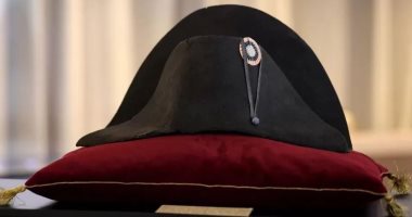 تعود لعام 1815.. عرض قبعة نابليون بونابرت ومجموعة تذكارات للبيع فى مزاد بباريس