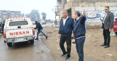مجلس مدينة كفر الزيات يواصل أعمال شفط مياه الأمطار من الشوارع