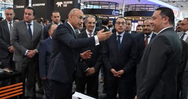رئيس الوزراء يتفقد جناح شركة اورنج في معرض Cairo ICT