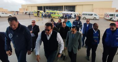 وزير الصحة من مطار العريش: 150 سيارة إسعاف لنقل الجرحى الفلسطينيين.. صور