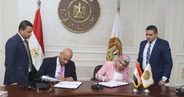 برتوكول بين وزارة العمل و"مصر للطيران" للتعاون بشأن نشاط علاقات الوزارة
