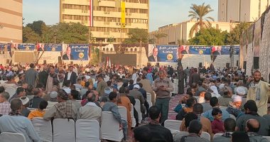 توافد المواطنين على مؤتمر حماة الوطن بأسيوط لدعم السيسى