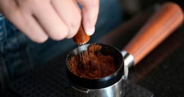 دراسة جديدة تكشف مادة موجودة في "تفل القهوة" تحمى من الزهايمر