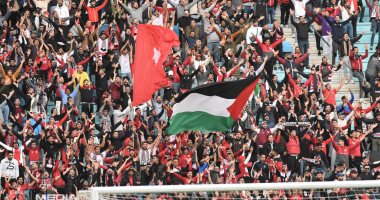 علم فلسطين يتصدر أحداث شوط سلبى بين الترجى والنجم الساحلى