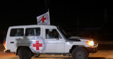 الفصائل الفلسطينية تسلم الدفعة الخامسة من أسرى إسرائيل للصليب الأحمر
