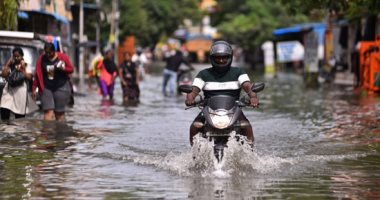 مياه الفيضان تغرق الهند والأرصاد تحذر من الأعاصير