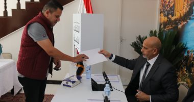 سفارة مصر بالبحرين تستقبل الجالية المصرية للتصويت بانتخابات الرئاسة