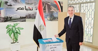 سفير مصر فى سلطنة عمان يدلى بصوته فى انتخابات الرئاسة 2024