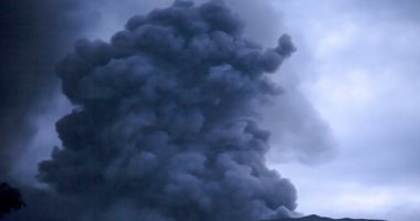 مصرع 11 شخصا على الأقل جراء ثوران بركان فى إندونيسيا.. فيديو