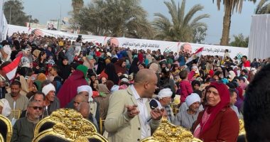 احتشاد الآلاف قبل بدء مؤتمر دعم المرشح الرئاسى عبد الفتاح السيسي بالفيوم
