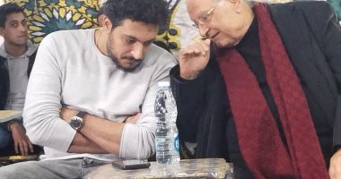 أحمد صفوت يقدم العزاء للفنان أحمد حلمي في وفاة شقيقه ببنها.. فيديو وصور