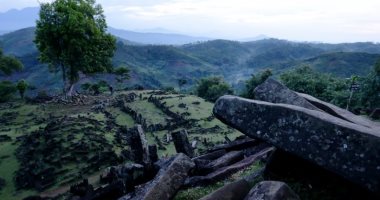 بريطانيون يسخرون من دراسة تشير لوجود هيكل بإندونيسيا أقدم من الأهرامات