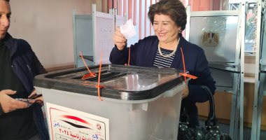 فريدة الزمر تدلى بصوتها فى انتخابات الرئاسة: فخورة بالإنجازات الأخيرة