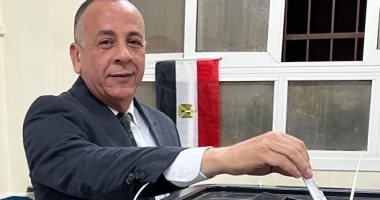مصطفى وزيرى يدلى بصوته بالانتخابات الرئاسية ويؤكد: واجب وطنى وحق دستورى