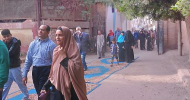إقبال كبير من الناخبين على اللجان الانتخابية بفيصل مع بدء التصويت.. صور