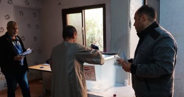 الناخبون يدلون بأصواتهم فى لجان مكتب صحة منشأة البكارى بالجيزة 