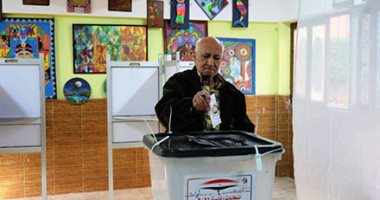 توافد المواطنين على اللجان للإدلاء بأصواتهم فى انتخابات الرئاسة