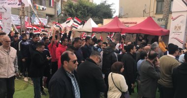 طلبة جامعة العريش ينظمون مسيرة حاشدة وصولا لمقرات لجان انتخابات الرئاسة