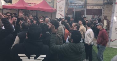 مسيرات حاشدة أمام لجان شمال سيناء.. والأهالى يهتفون: تحيا مصر.. صور